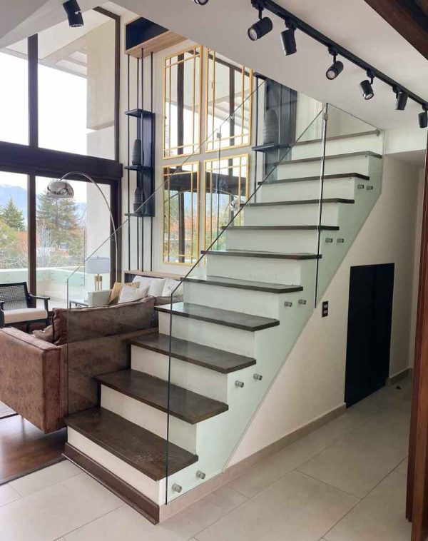 Barandas de cristal openvista Nuestra pasión es la excelencia. Cada baranda de cristal de Openvista es una promesa de calidad y visión ininterrumpida.