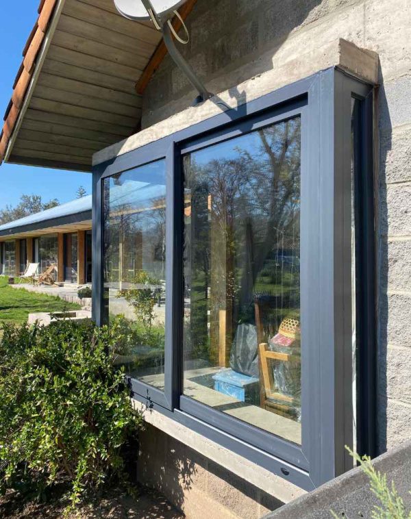Ventanas termopanel En Openvista, transformamos espacios con barandas de cristal que fusionan diseño, seguridad y la vista que soñaste
